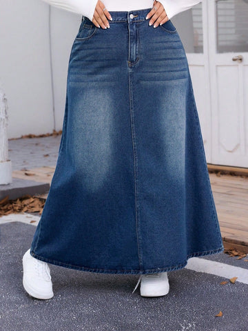 Plus sized denim skirt