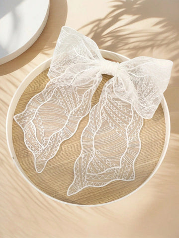 ￼ Elegant lace bow clip