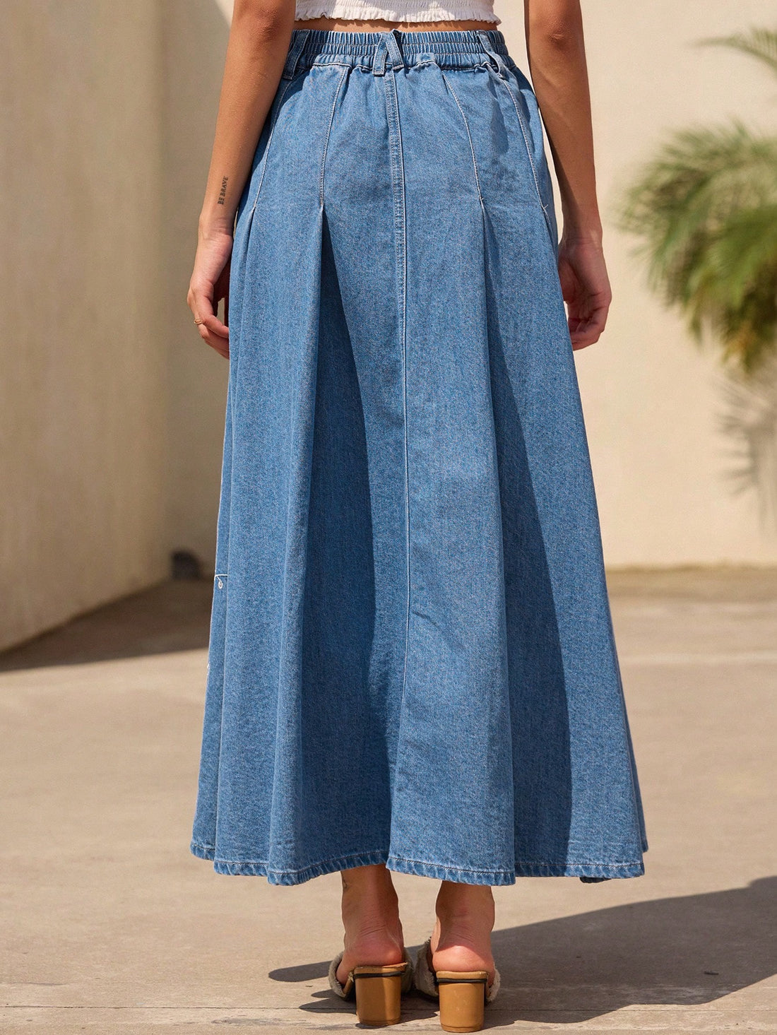 Embroidered denim skirt