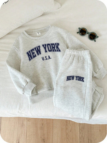 Sporty sweatpants set